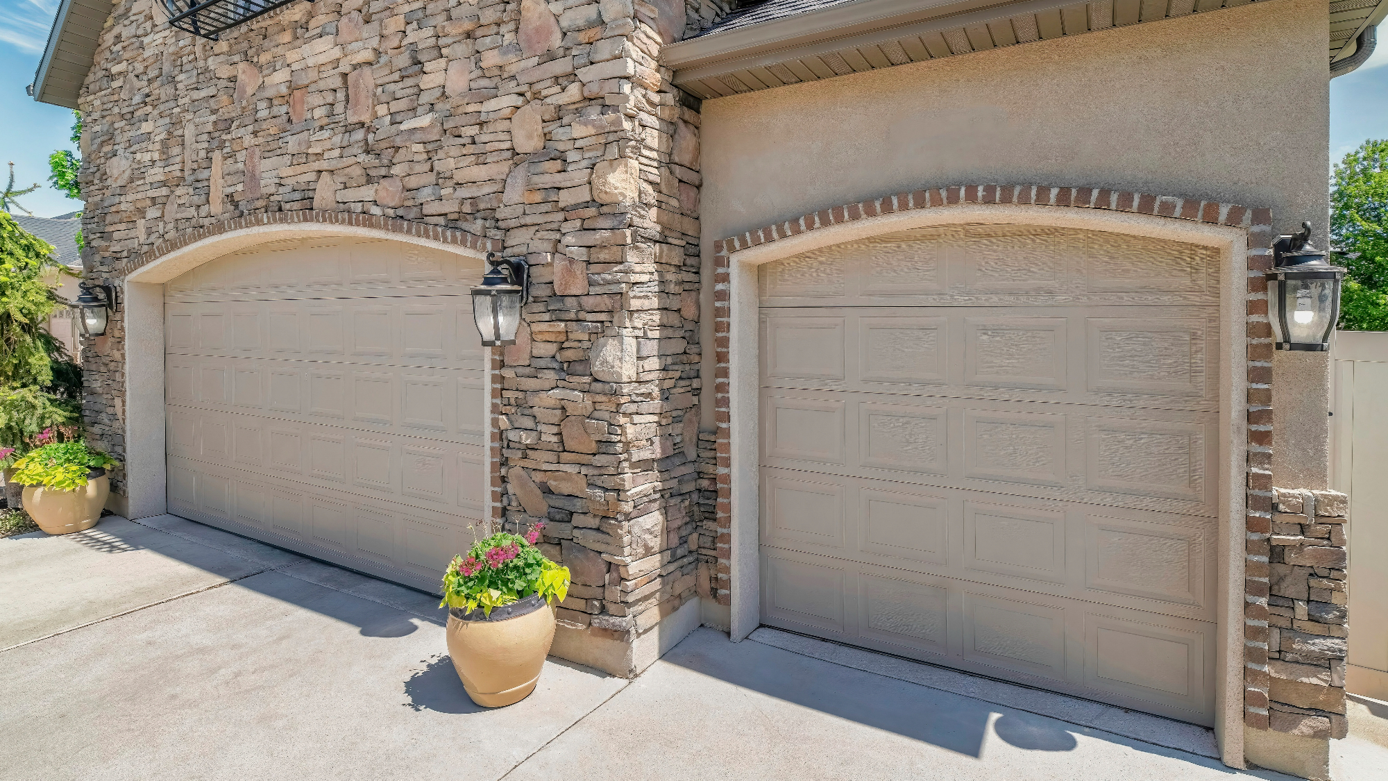 Nova garažna sekcijska vrata ob prenovi